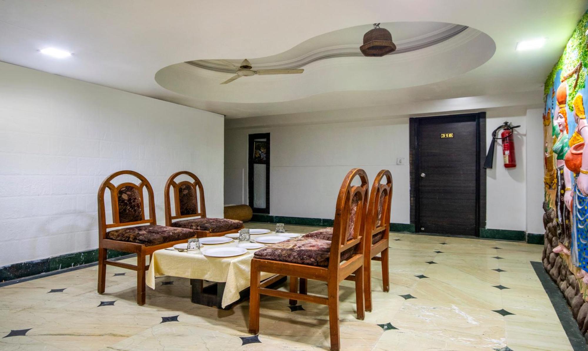 Itsy Hotels Shree Krishna Palace Ahmedabad Ngoại thất bức ảnh